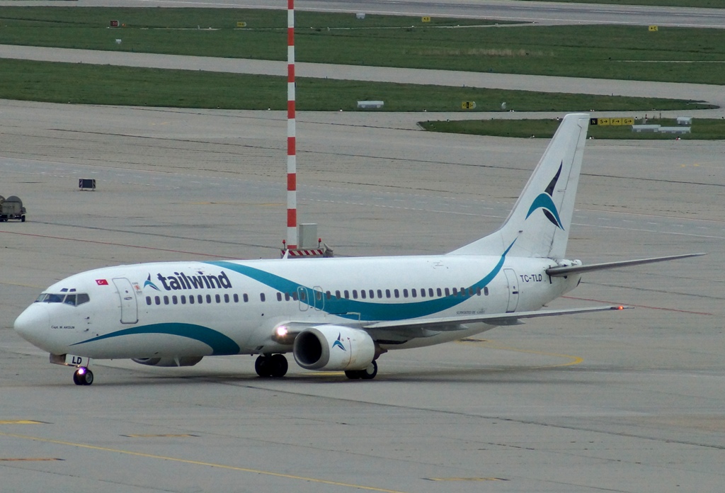 TC-TLD Tailwind 737-400