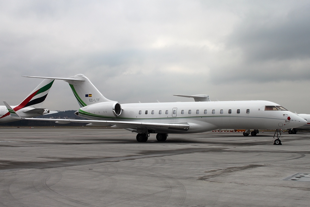 TAG Aviation España Bombardier BD-700-1A10 Global Express EC-LTF