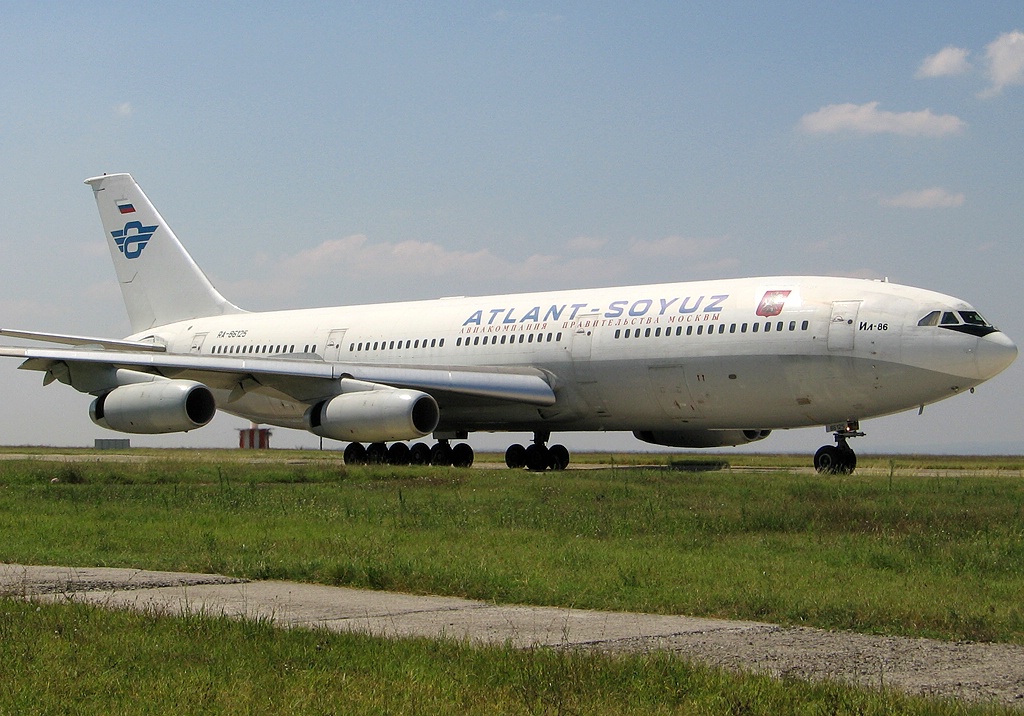 Mein mit wertvollstes Bild - Ich hab zum Glück im letzten Jahr wo sie noch nach Bulgarien fliegen durften ne IL-86 bekommen. Hier zu sehen von Atlant-Soyuz.