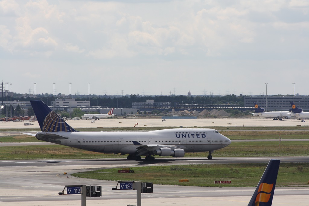 United Airlines 747-400 N117UA
