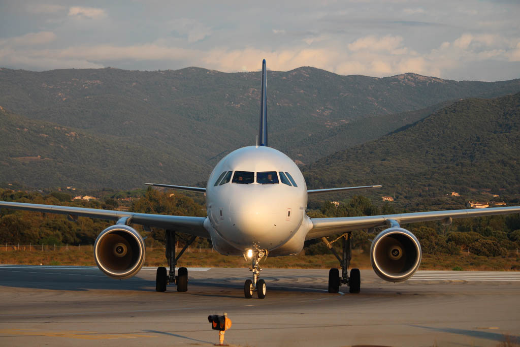 Air Corsica Airbus A320-216 (F-HZFM)