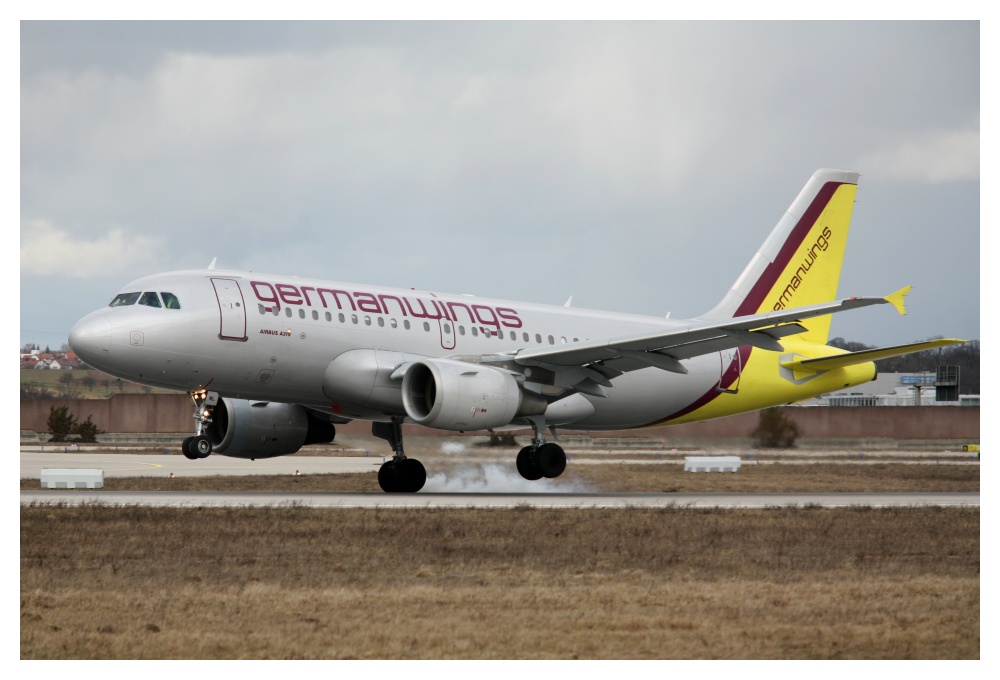 Doch wenige Sekunden später hat der Pilot ein Problem (eine Bö hebt ihm die linke Fläche), welches messiven Querrudereinsatz erforderte.