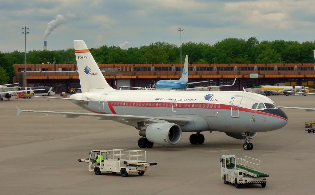 Iberia Retro A319-111<br />EC-KKS, TXL