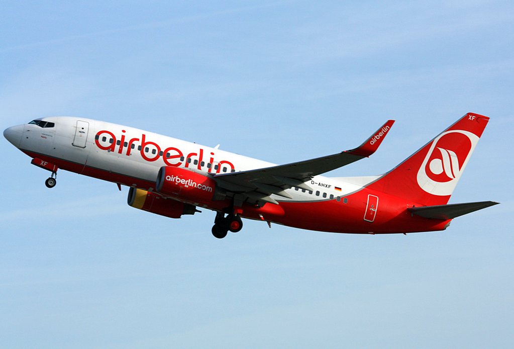D-AHXF, Air Berlin B 737<br />Am rechten Triebwek noch der Rest der alten TUIfly Lackierung?