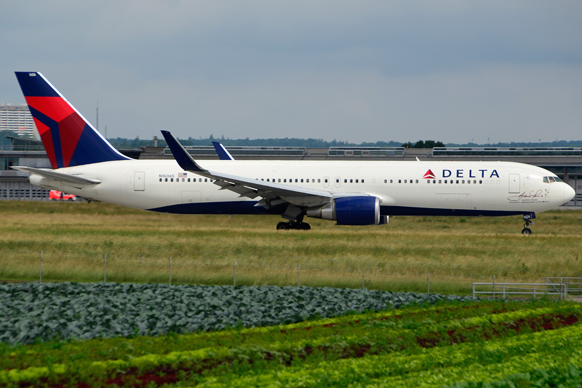 || Delta Airlines || Boeing B767-332(ER) || N16065 ||