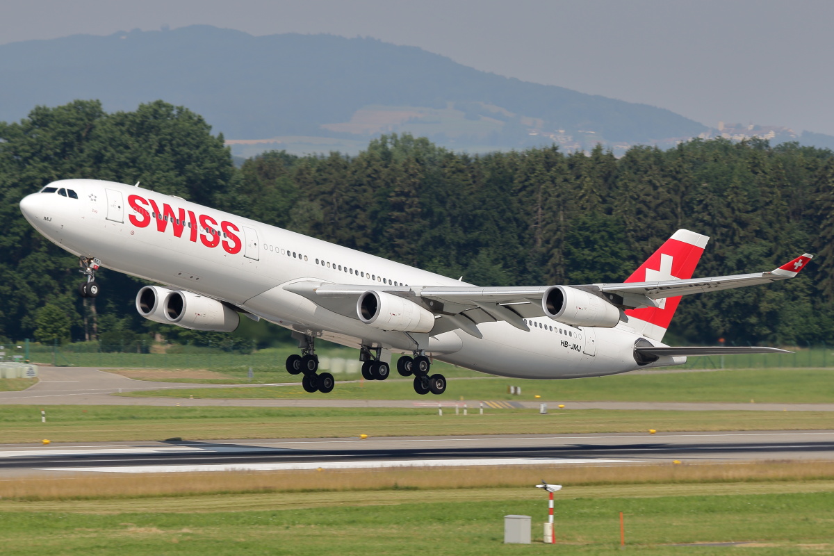 HB-JMJ_Swiss_A340-313.JPG