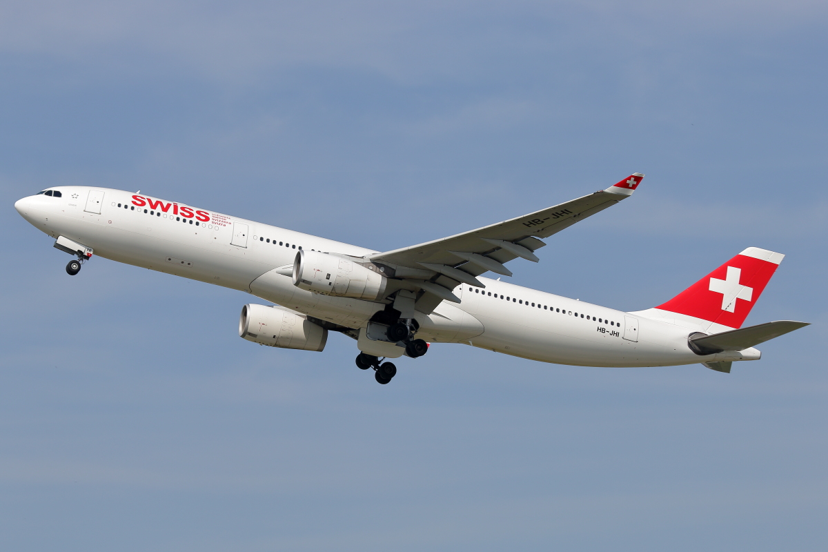 HB-JHI_Swiss_A330-343.JPG