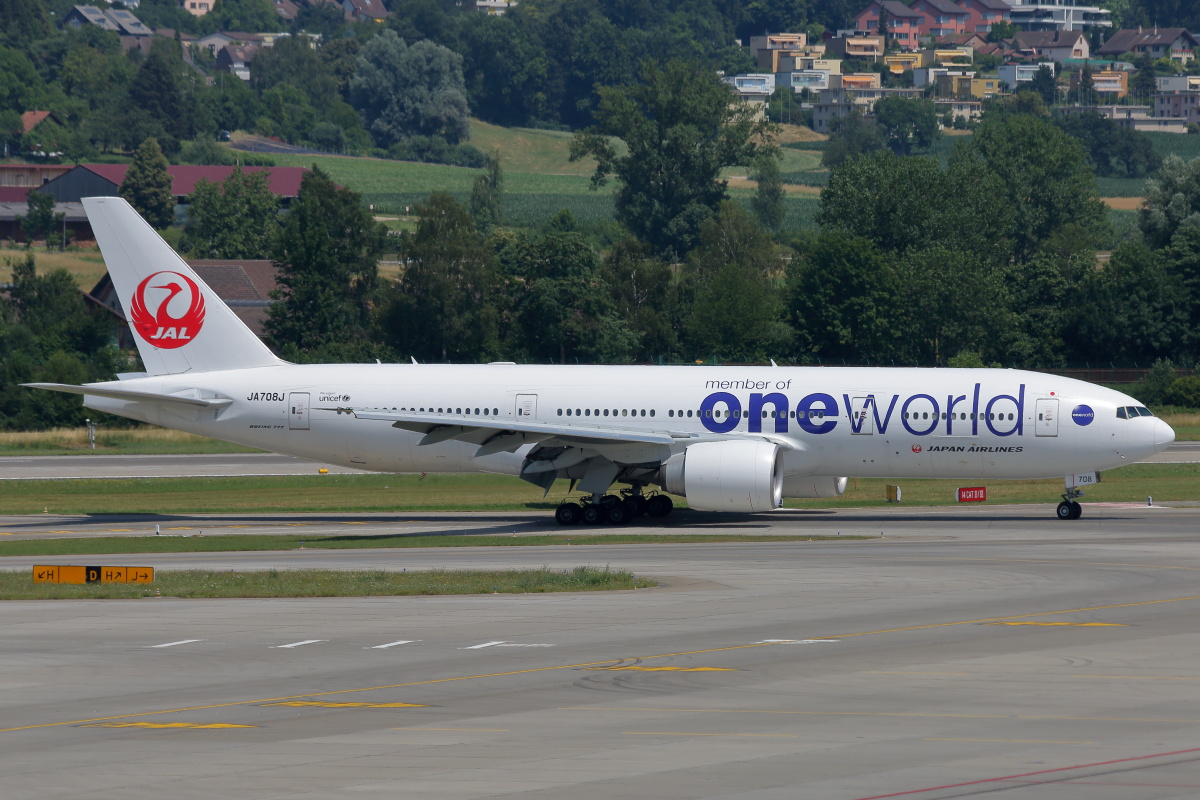 JA708J_Japan Airlines_ B777-246(ER).JPG