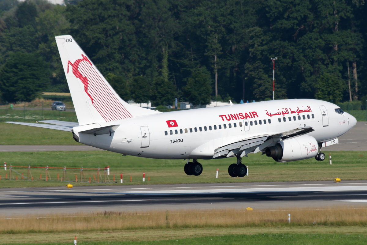 TS-IOQ_Tunisair_B737-6H3_2.JPG