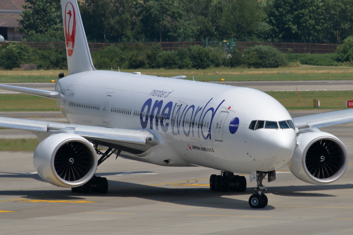 JA708J_Japan Airlines_ B777-246(ER).JPG