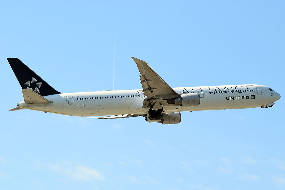 United Airlines , Boeing 767-424(ER) , N76055