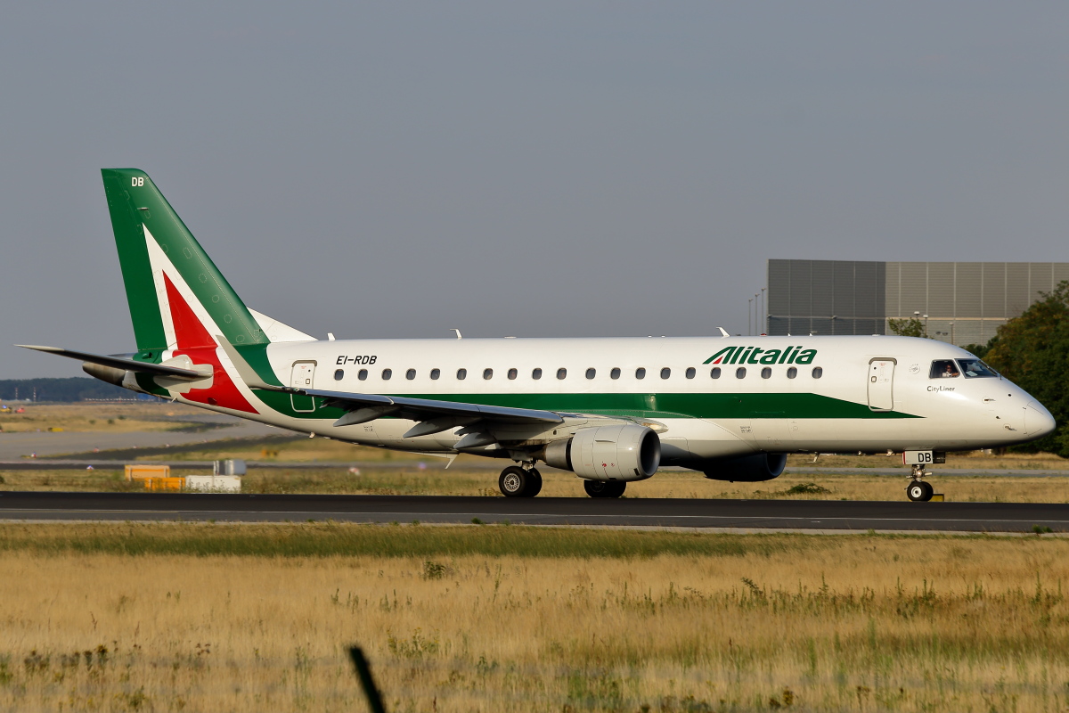 EI-RDB_Alitalia CityLiner_Embraer ERJ-175.JPG