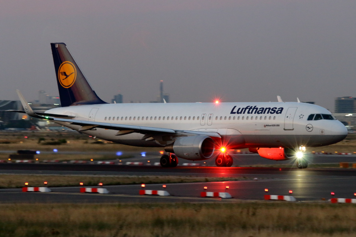 D-AUIU_Lufthansa_A320-214.JPG