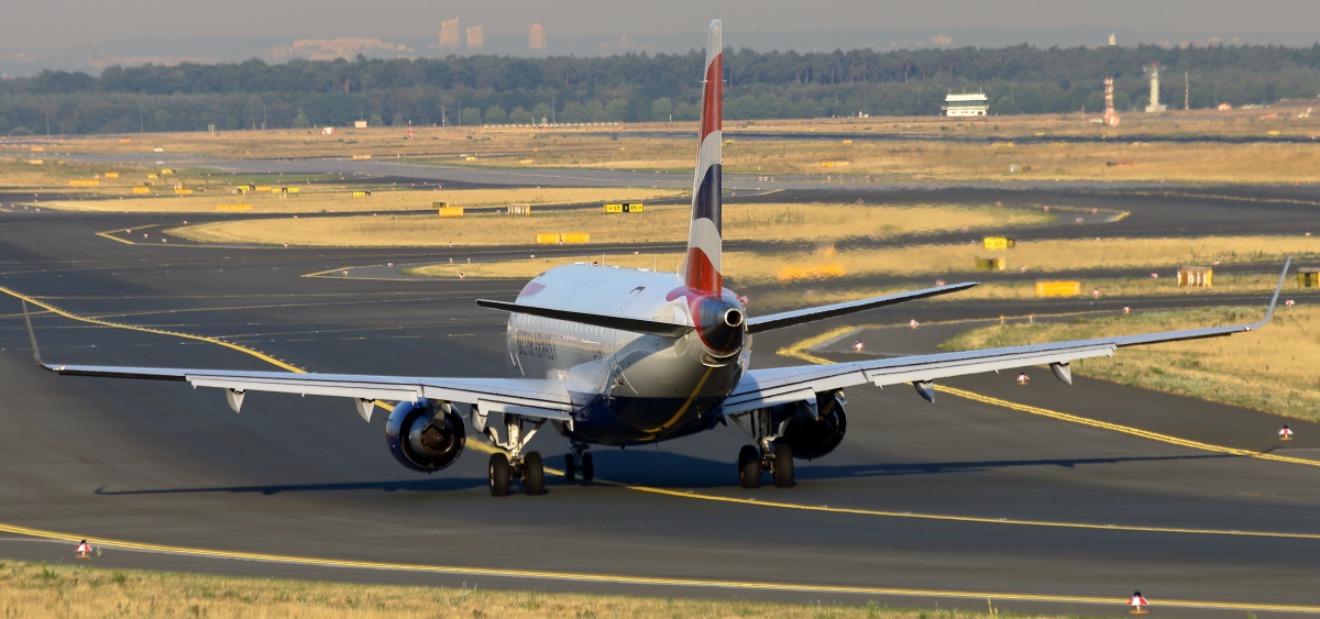 G-LCYI - British Airways CityFlyer - Embraer ERJ-170.JPG