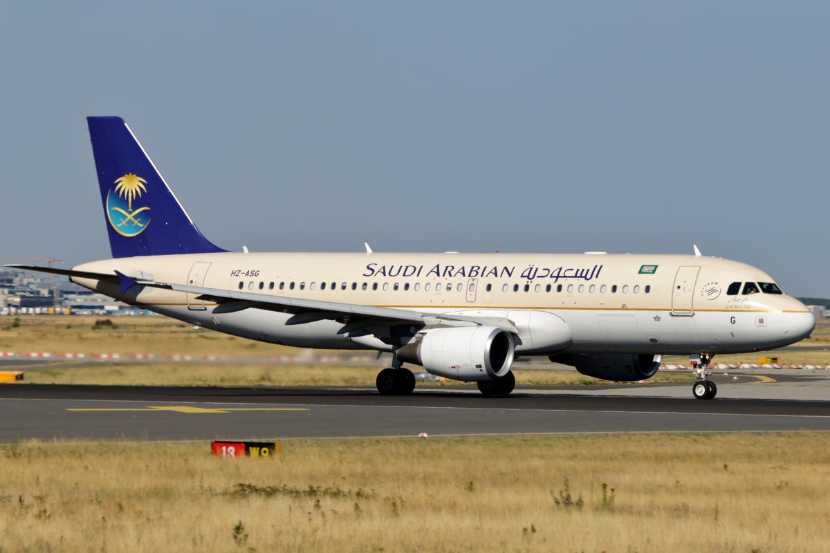 HZ-ASG - Saudi Arabian Airlines - A320-214.JPG