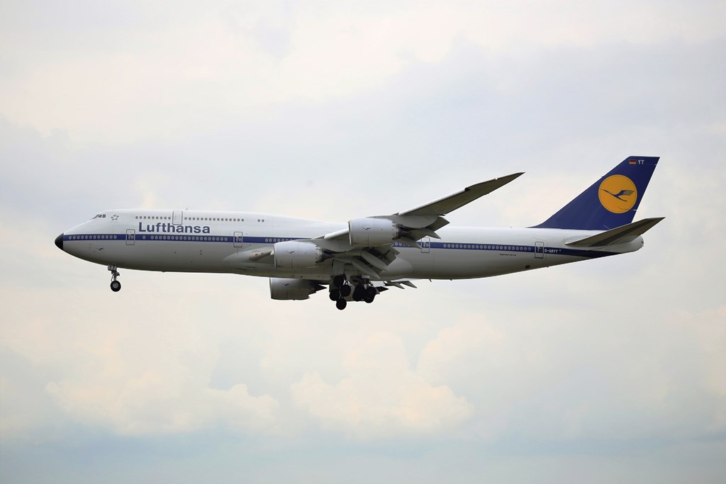 Lufthansa B747-8I "Retro"