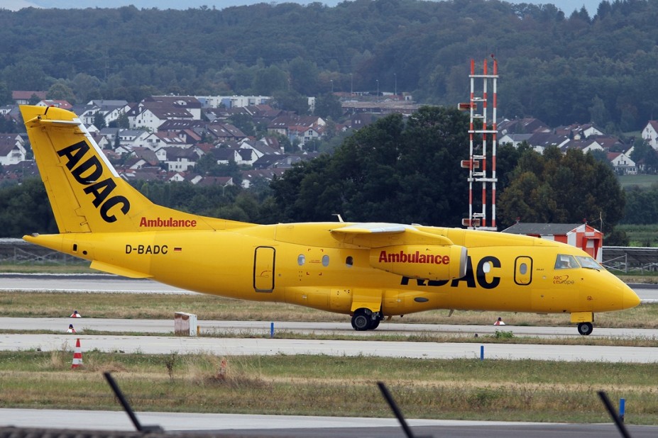 pics (2).JPG (359.14 KiB) 2841 mal betrachtet ADAC Ambulance (Aero-Dienst) Dornier Do-328 Jet D-BADC