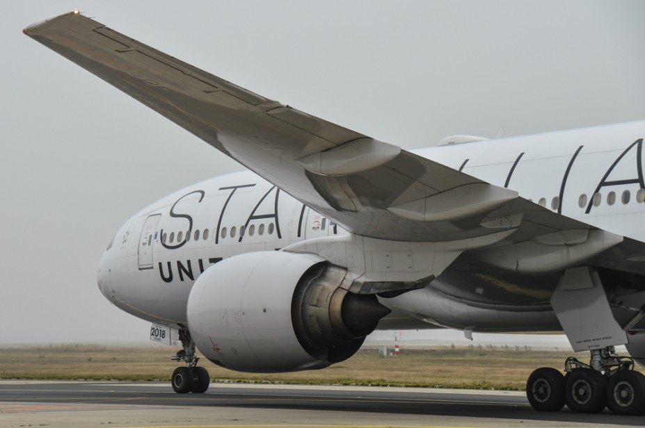 United Boeing 777 Star Alliance N218UA