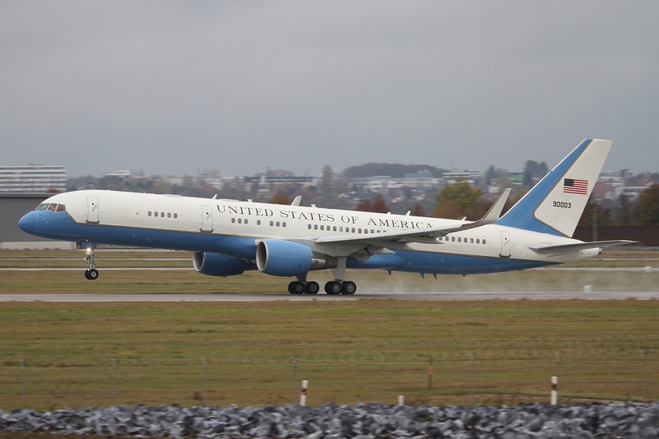 pics (5).JPG (295.2 KiB) 1875 mal betrachtet USA - Air Force Boeing VC-32A 99-0003