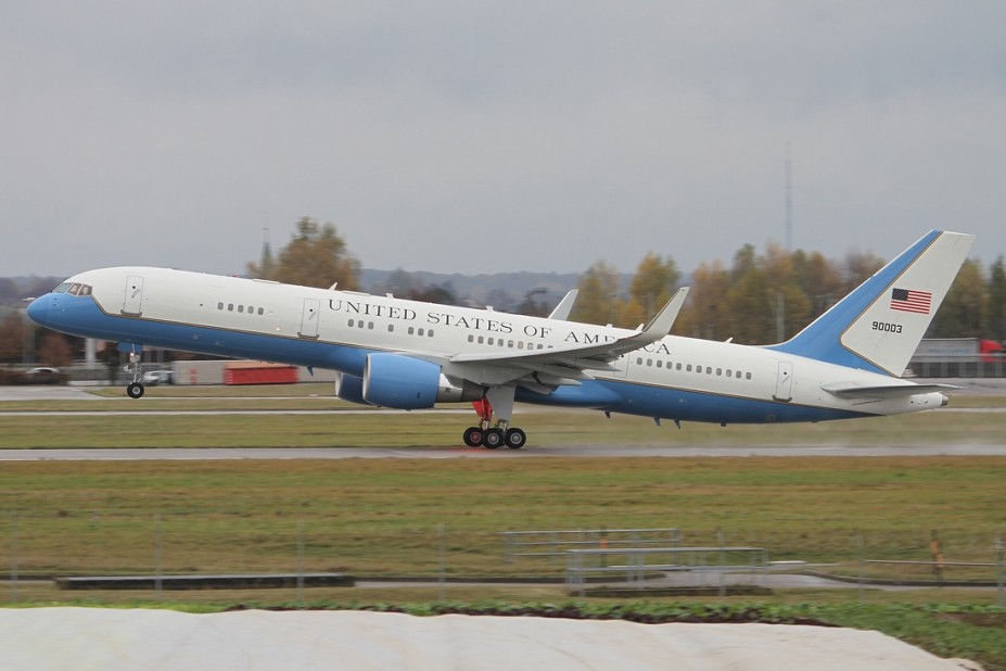 pics (6).JPG (300.06 KiB) 1847 mal betrachtet USA - Air Force Boeing VC-32A 99-0003