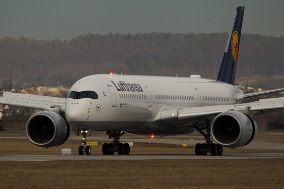 3.jpg (615.81 KiB) 2934 mal betrachtet Lufthansa Airbus A350-941- D-AIXA - "Nürnberg"