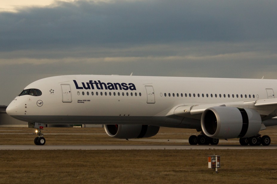 4.jpg (609.31 KiB) 2936 mal betrachtet Lufthansa Airbus A350-941- D-AIXA - "Nürnberg"