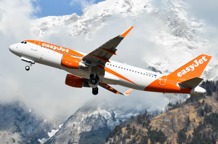 Easyjet A320 mit neuer Lackierung und Sharklets