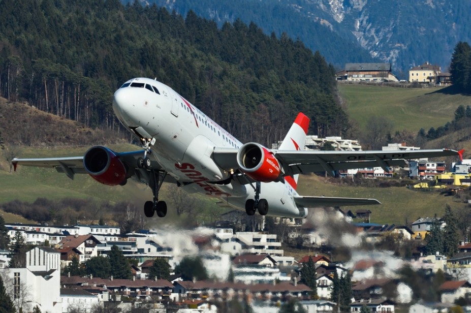 einer vieler Austrian Airbusse die Samstags Charterflüge von Innsbruck durchführen