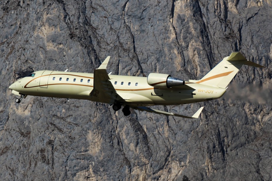 Dieser Challenger 850/ CRJ200 aus Malta ging als Charter nach Amsterdam