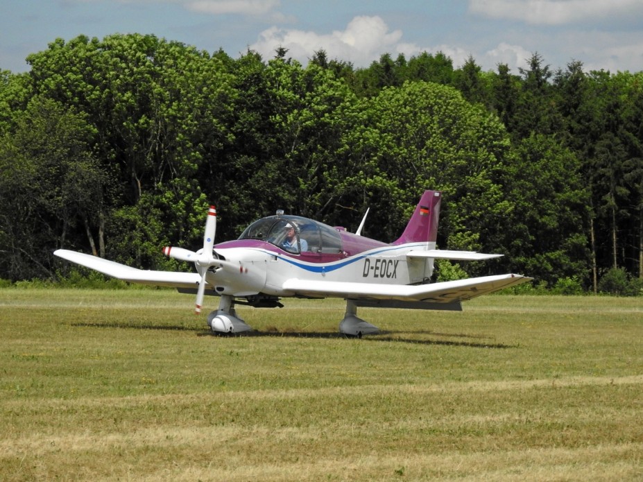 DSCN0205.JPG (676.31 KiB) 1511 mal betrachtet D-EOCX<br />Fliegergruppe Donzdorf<br />Robin DR-300