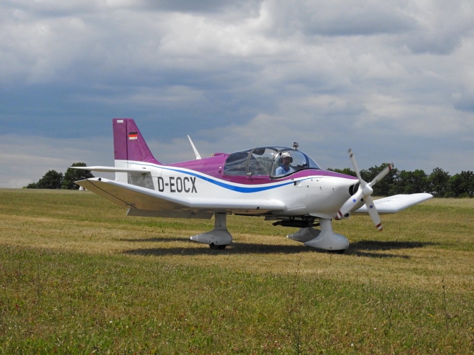DSCN0224.JPG (559.38 KiB) 1511 mal betrachtet D-EOCX<br />Fliegergruppe Donzdorf<br />Robin DR-300