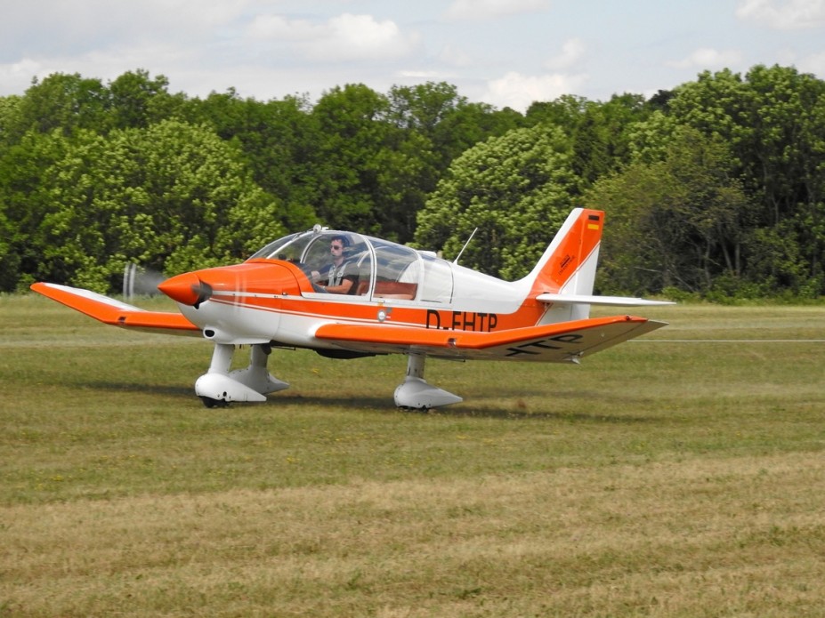DSCN0267.JPG (569.64 KiB) 1511 mal betrachtet D-EHTP<br />Fliegergruppe Ellwangen<br />Robin DR-400/140 B