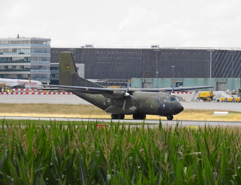 DSCN1725.JPG (503.46 KiB) 2475 mal betrachtet Luftwaffe<br />Transall C-160D<br />50+82 (c/n D119)