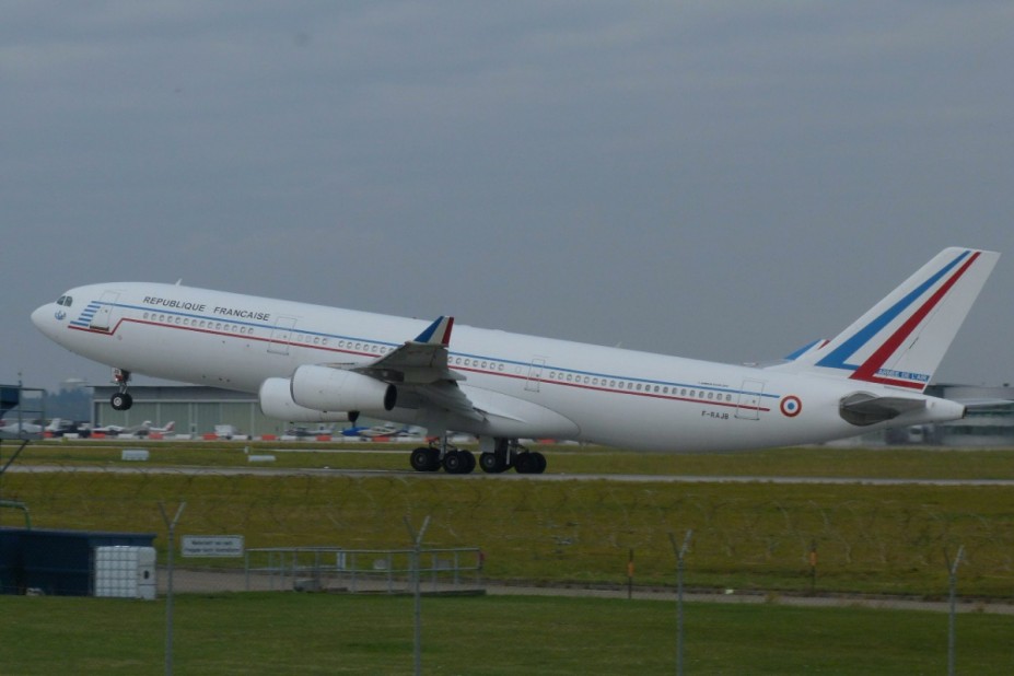 F-RAJB/MCN81.     A340-212