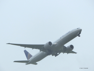 B777RainfallUnitedLaw.JPG