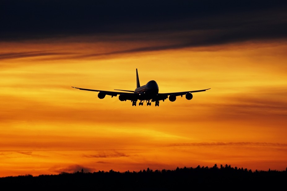 Der Februar in STR: Cargolux liefert Fidget Spinner und singende Amazon Prime Pakete an.