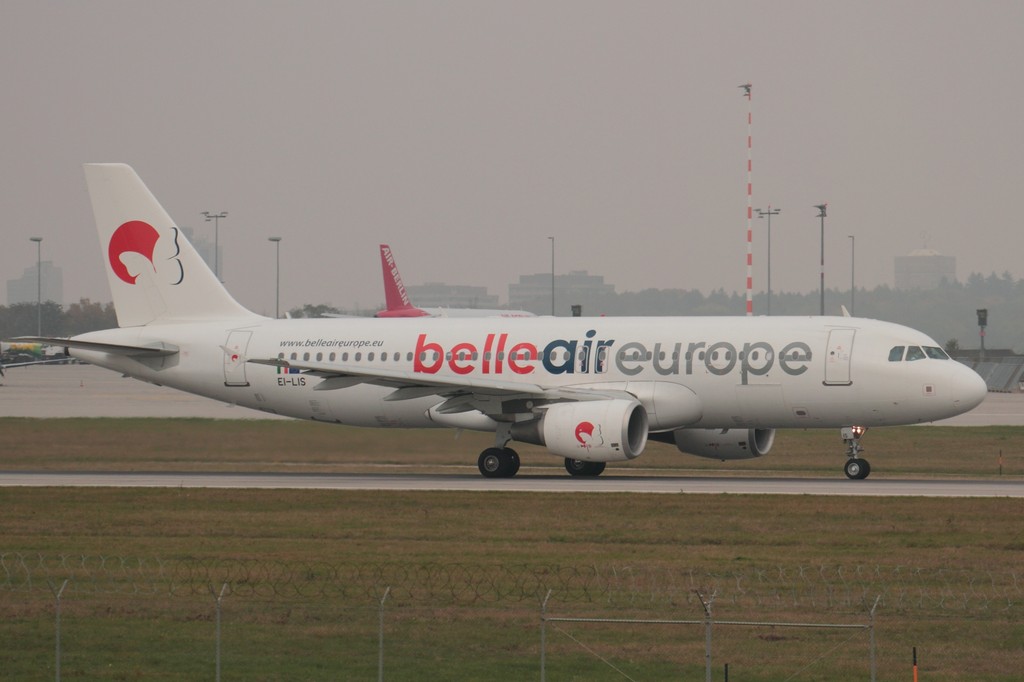 EI-LIS BELLEAIR A320-214.jpg