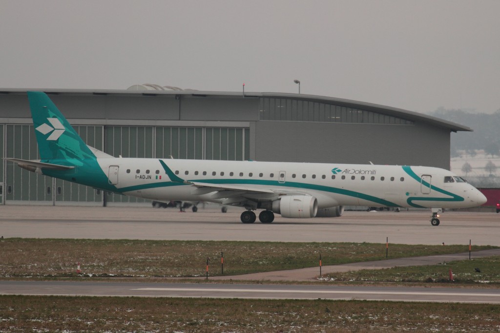 I-ADJN AirDolomiti E-195.jpg