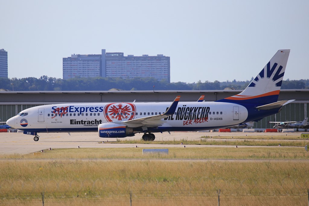Sunexpress Deutschland - Boeing 737-800<br />"Eintracht Frankfurt"