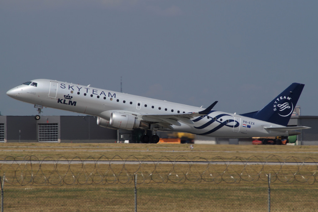 PH-EZX     ERJ-190STD      KLM