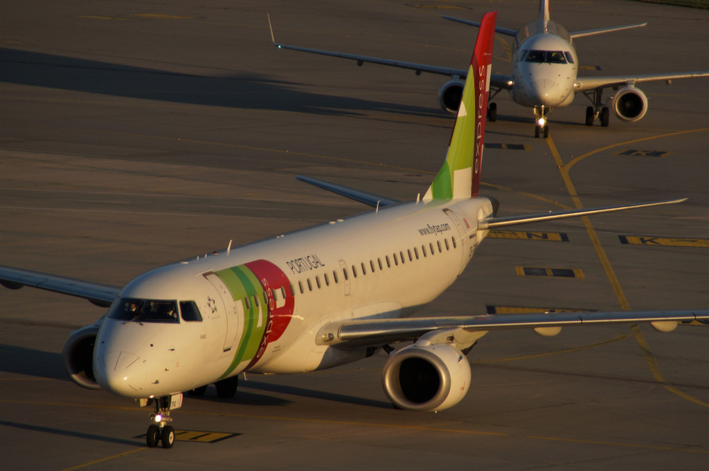 CS-TPQ     ERJ-190LR   TAP Express