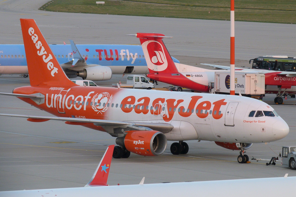 G-EZIO    A319-111    Easy Jet