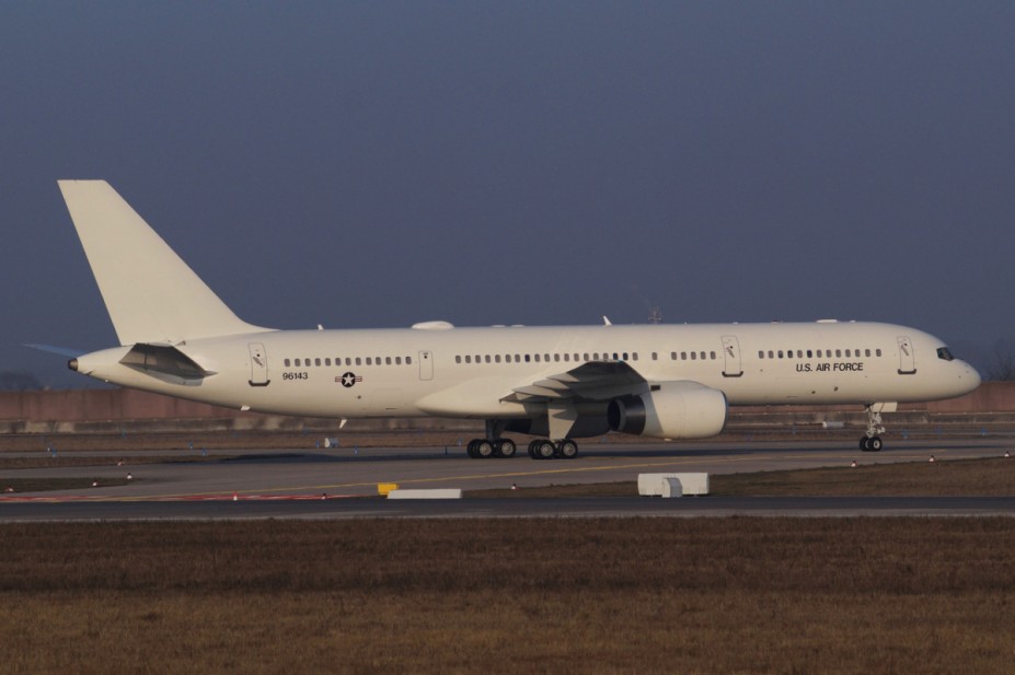 DSC09914.jpg (776.93 KiB) 2245 mal betrachtet 99-6143 C-32B USAF