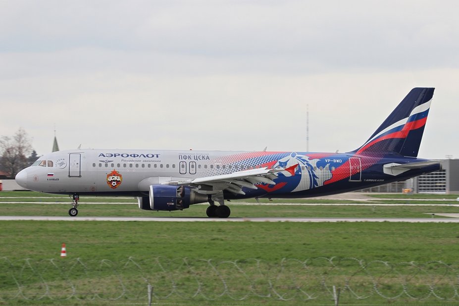 VP-BWD   Airbus A320-214   Aeroflot   Stuttgart   08.04.2019  (CSKA Moscow Livery).JPG