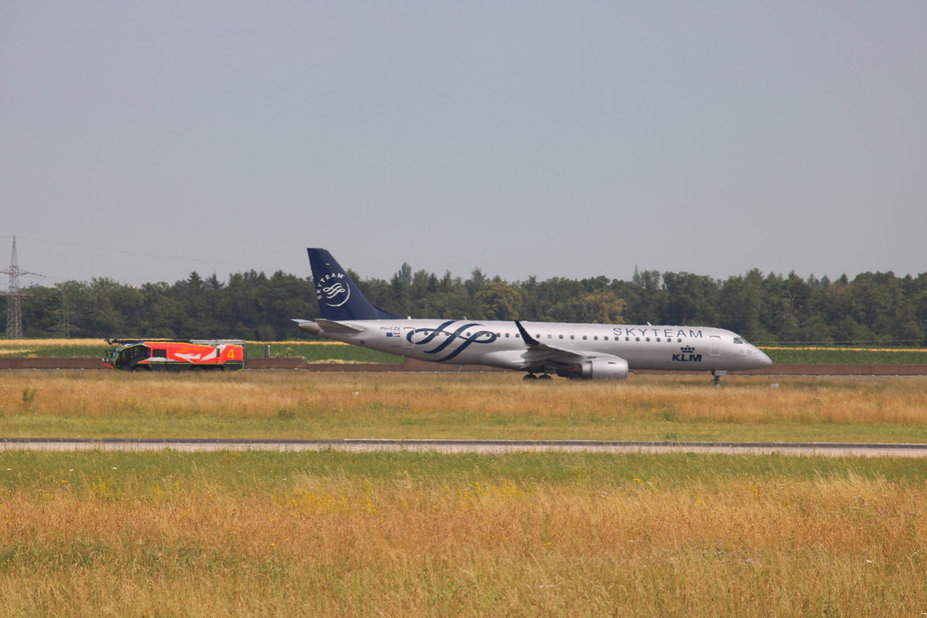 PH-EZX ERJ 195