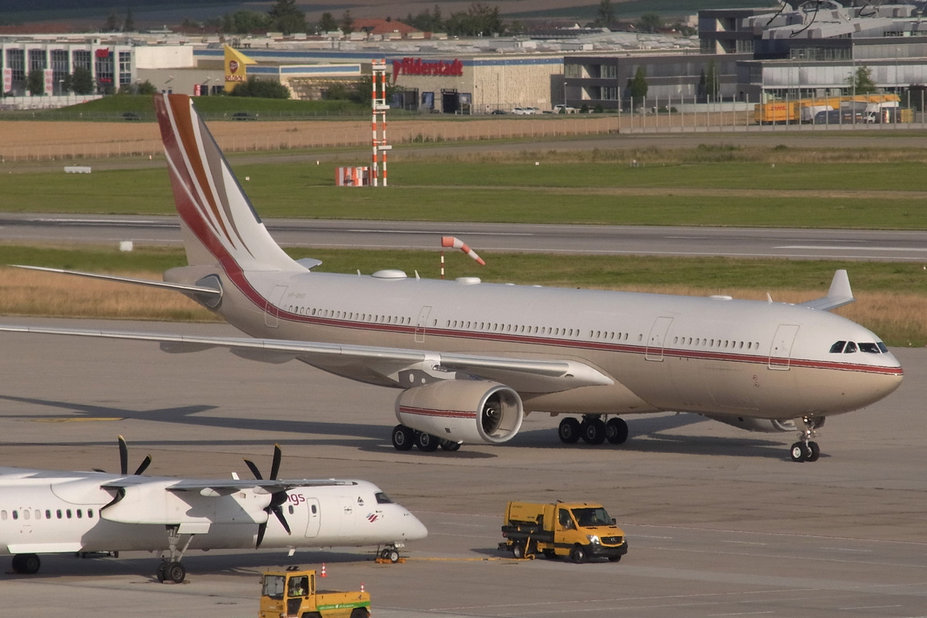 RIMG0611.jpg (521.08 KiB) 1919 mal betrachtet VP-BHD A330-243 Prestige