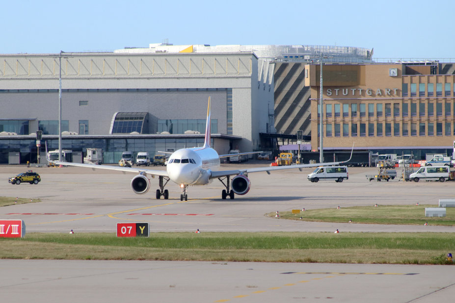 IMG_1841.jpg (631 KiB) 2924 mal betrachtet EC-LUS // Airbus A320-216 (6 Jahre alt) // Iberia Express // I23665 nach Madrid