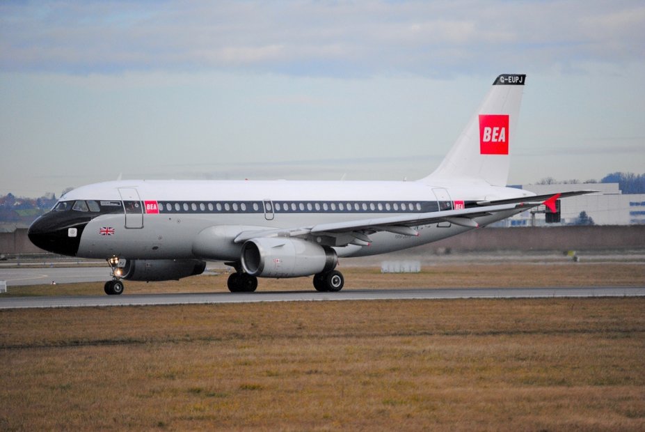 G-EUPJ_20191221.jpg (489 KiB) 3878 mal betrachtet Die Retrolackierung ließ sich auch mal wieder blicken am STR.