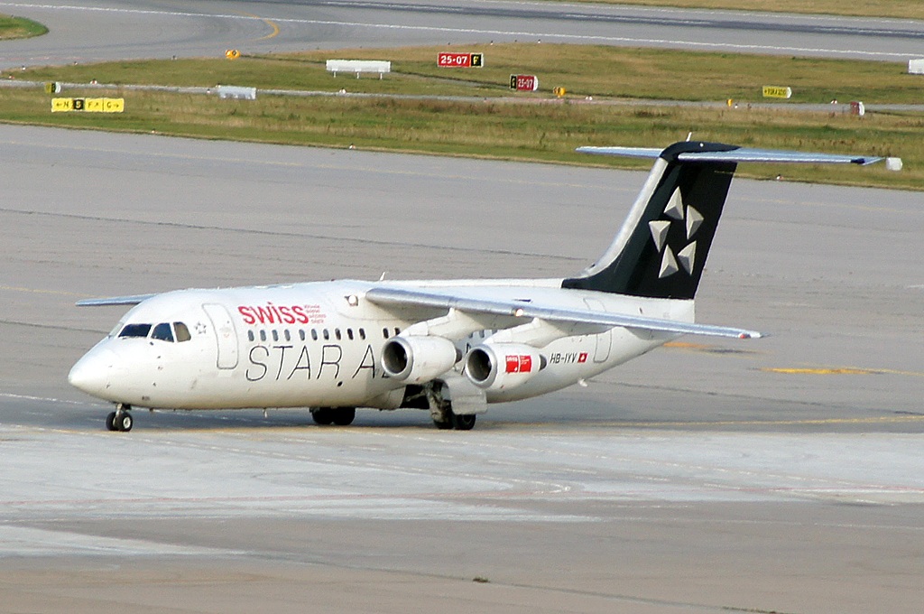 HB-IYV Sviss RJ100