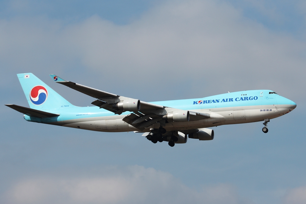 HL7603  Boeing 747-4B5ERF  Korean Air Cargo.JPG